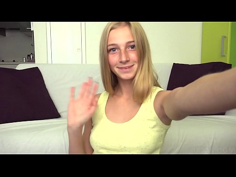 ❤️ Wenn ich gelangweilt bin, masturbiere ich faul meine rosa Muschi ❤️ Sex video bei uns