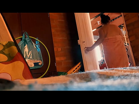 ❤️ Mein Onkel folgt mir in die Dusche, er fickt mich, während ich dusche. ❤️ Sex video bei uns