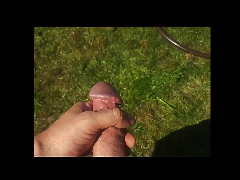 ❤️ Hot Hottie bekommt ihre rosa Pussy gefickt und spritzt in einem Sommergarten ab ❤️ Sex video bei uns