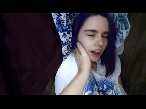❤️ Habe meine Schwester im Schrank gefunden und ihr beim Abspritzen geholfen ❤️ Sex video bei uns